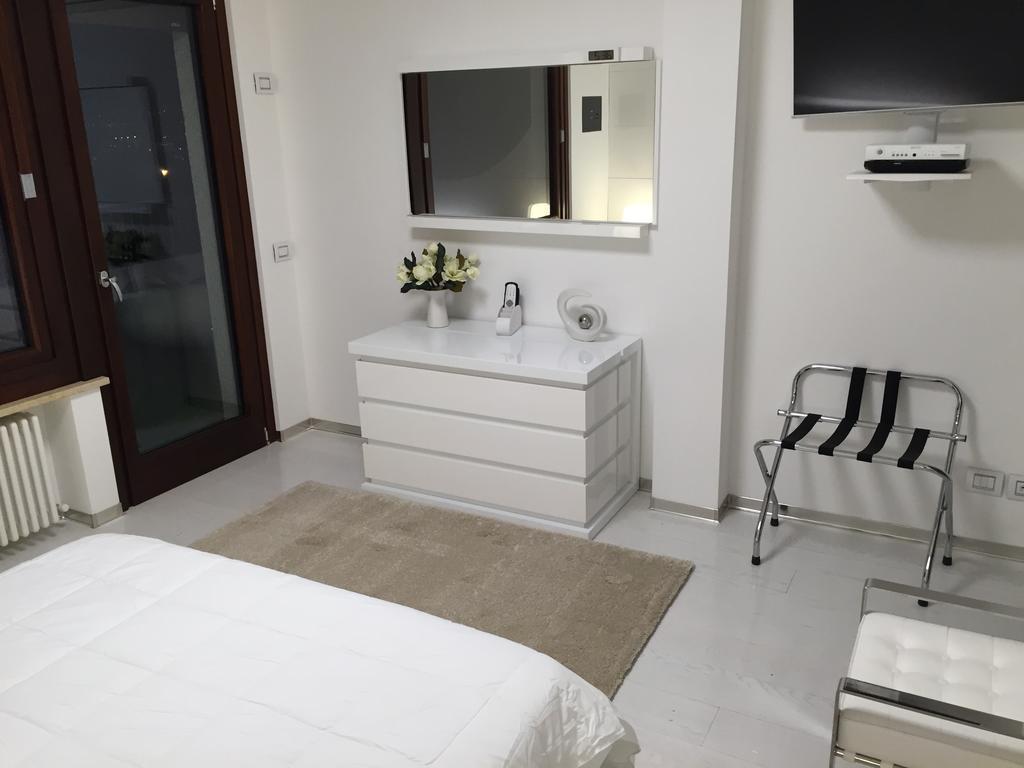 רג'יו די קאלאבריה Reggio Suite חדר תמונה